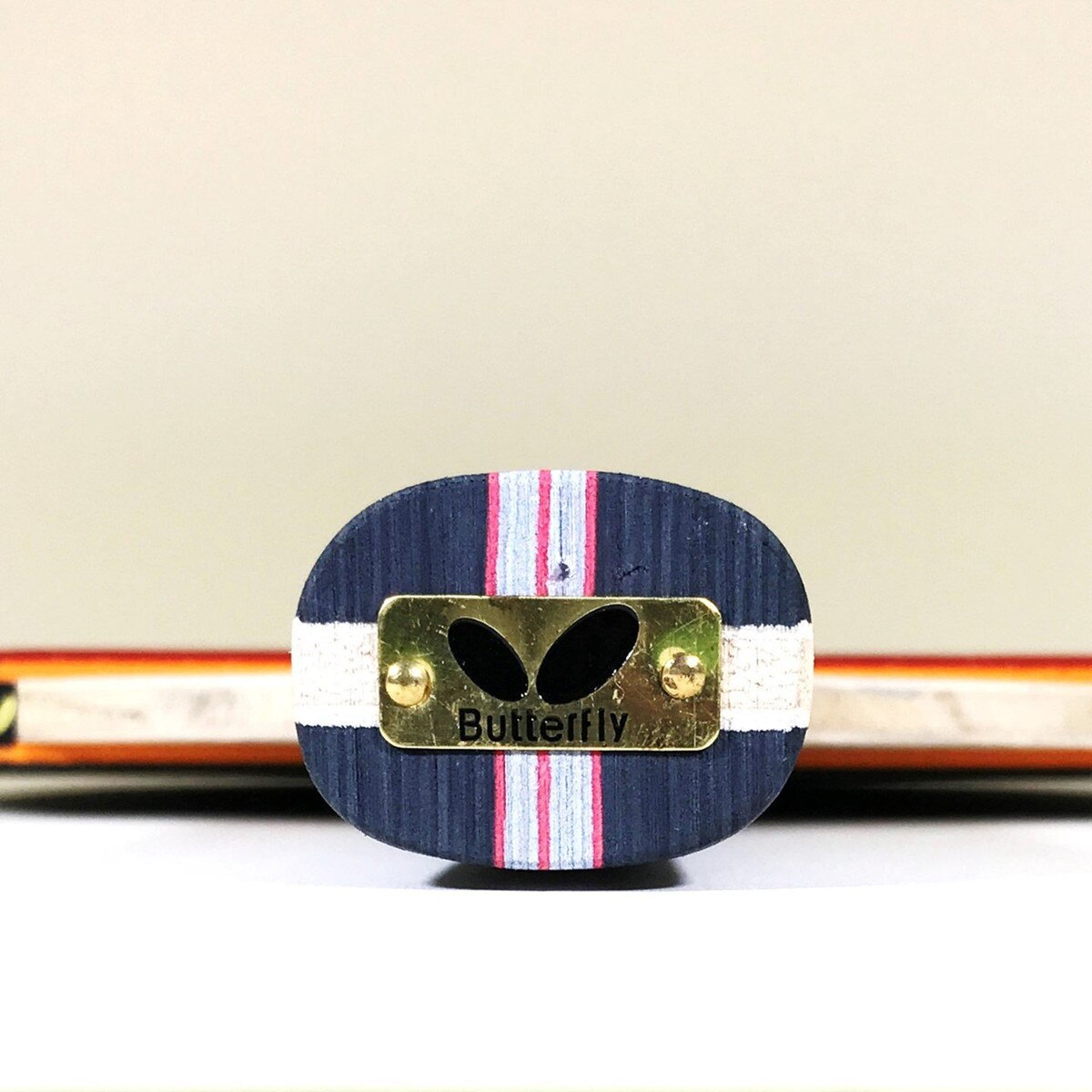 Bty 302 CS Racket Set: Close-up of bottom of handle